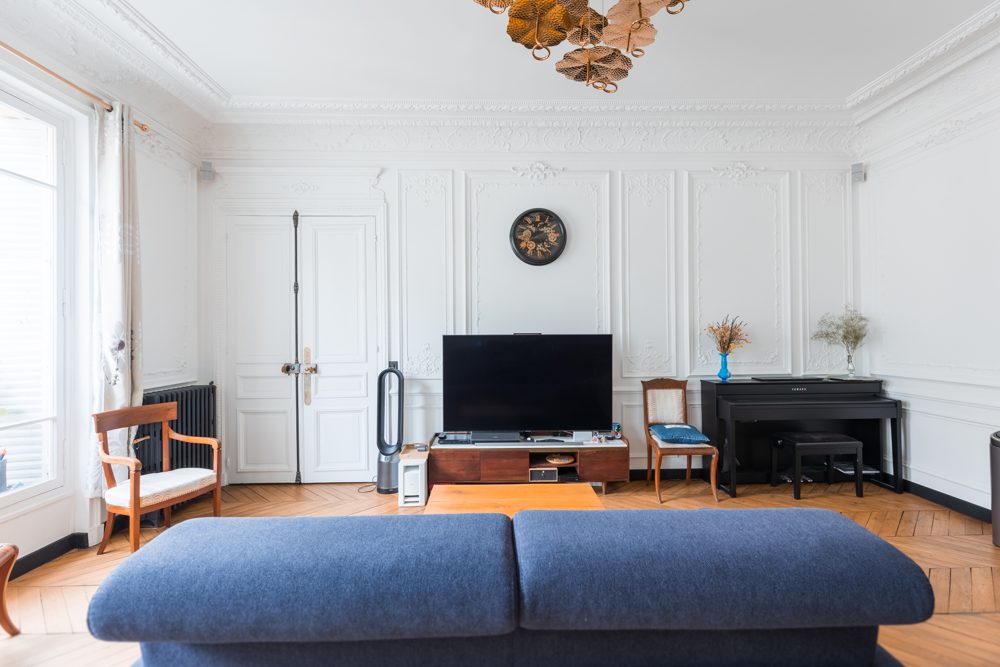 Salon, canapé et télévision