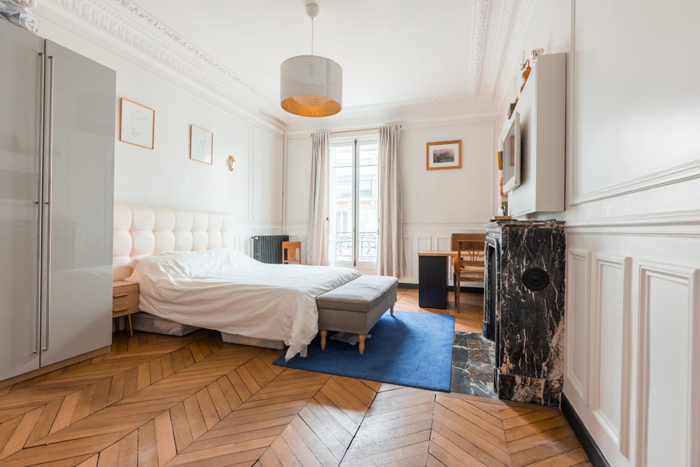 Chambre 1 avec cheminée