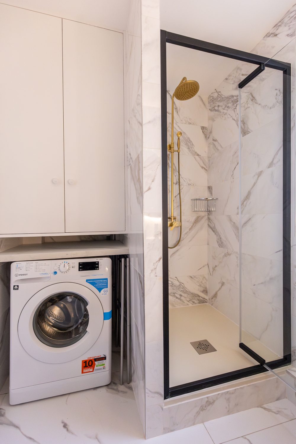 Salle de bain, douche et lave-linge